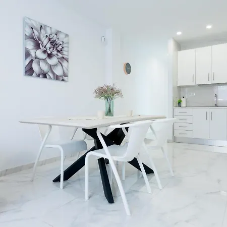 Apartment 1 Moderno Edificio Emilia